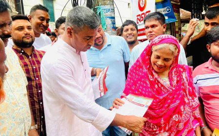 দক্ষিণখানে বিএনপির রাষ্ট্র মেরামতের ৩১ দফা প্রচারে লিফলেট বিতরণ