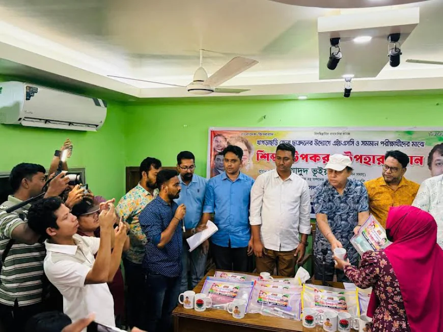 খাগড়াছড়িতে জেলা ছাত্রদলের উদ্যােগে এইচএসসি পরীক্ষার্থীদের মাঝে শিক্ষা উপকরণ বিতরণ।