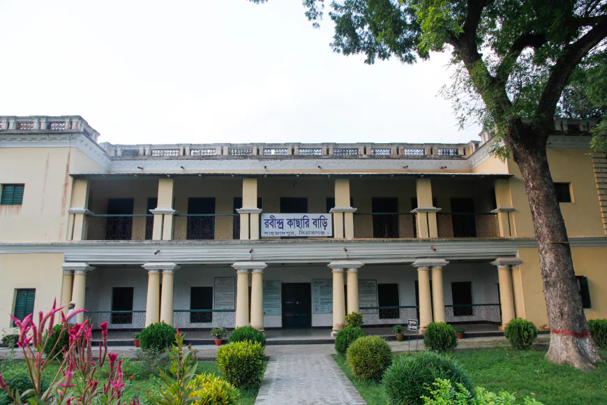 রবীন্দ্র কাছারি বাড়িতে দর্শনার্থীর উপর হামলা ও শ্লীলতাহানীর অভিযোগে ১০ জনের বিরুদ্ধে মামলা দায়ের