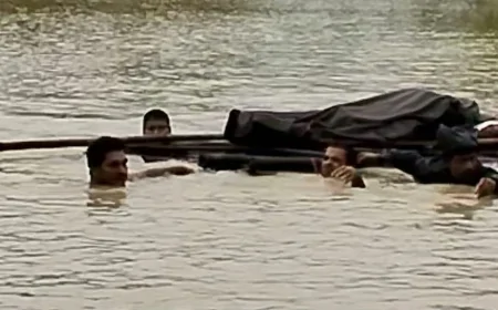 কবরস্থান ডুবেছে, ভেলায় ভাসিয়ে লাশ নেওয়া হলো উঁচু জায়গায়
