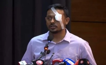 চোখে ব্যান্ডেজ বেঁধে বক্তব্য দিলেন নাসীরুদ্দীন পাটওয়ারী