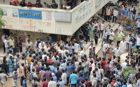 জগন্নাথ বিশ্ববিদ্যালয়ে ছাত্রদল-শিবির সংঘর্ষ, উত্তপ্ত ক্যাম্পাস