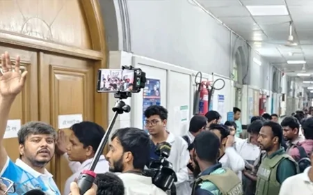 ঢামেকে পরিচালকের পদত্যাগ দাবিতে উত্তেজনা, পাল্টাপাল্টি অবস্থান