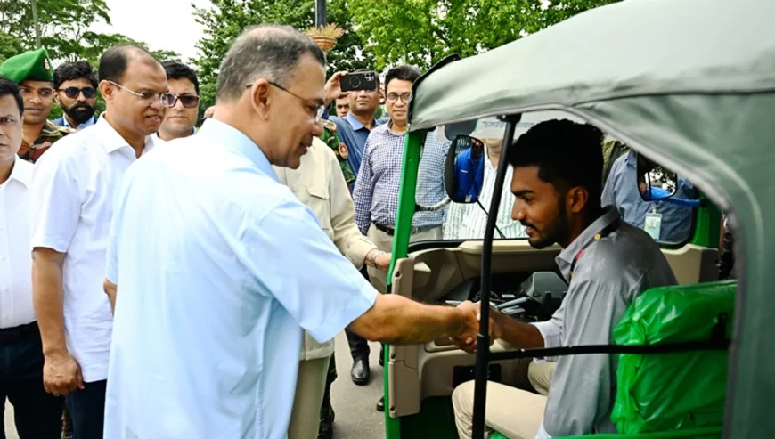 জুলাইযোদ্ধাদের সিএনজি-রিকশা উপহার দিলেন প্রধানমন্ত্রী