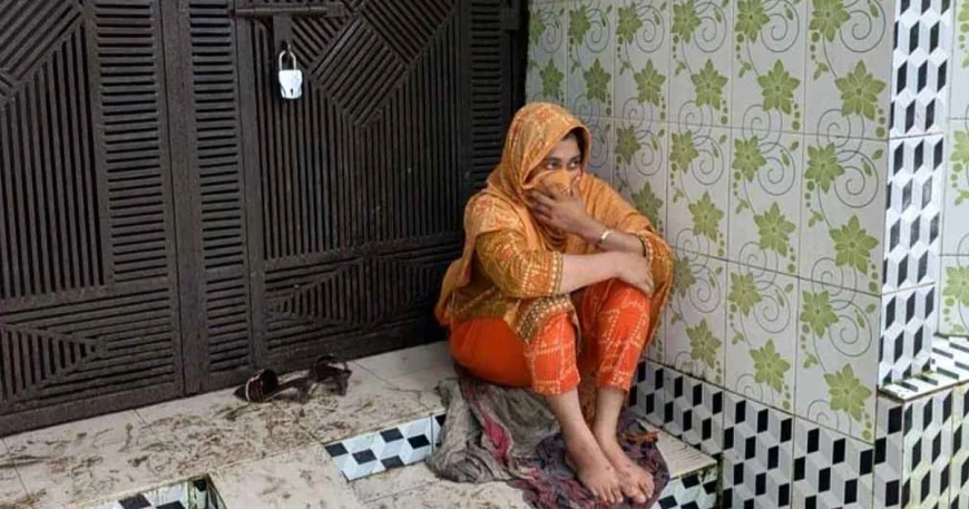 বিয়ের দাবিতে প্রেমিকের বাড়িতে দুইদিন ধরে তরুণীর অনশন