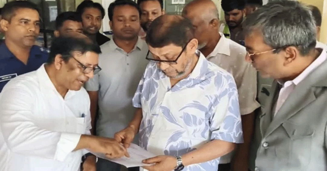হঠাৎ হাসপাতাল পরিদর্শনে গিয়ে সিভিল সার্জনকে বদলি স্বাস্থ্যমন্ত্রীর