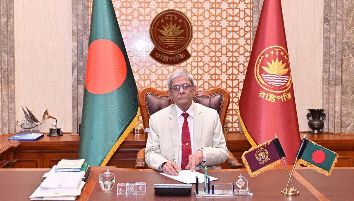 বঙ্গভবনে দাপ্তরিক কার্যক্রম শুরু করলেন নতুন রাষ্ট্রপতি