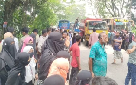 বাবুগঞ্জে বাসের ধাক্কায় মাদ্রাসা শিক্ষিকা নিহত, মহাসড়কে যানজট