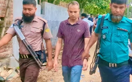 রাজশাহীতে ফ্ল্যাট থেকে নারীসহ পুলিশ কর্মকর্তা আটক