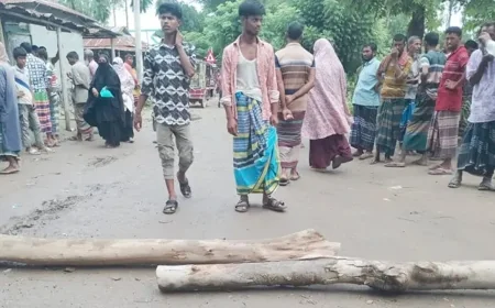 সারের দাবিতে সড়ক অবরোধ, গুদামে কৃষি কর্মকর্তাকে অবরুদ্ধ
