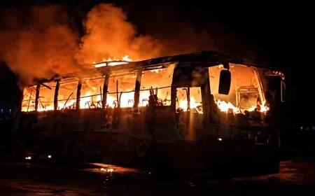 মধ্যরাতে দাঁড়িয়ে থাকা বাসে অগ্নিকাণ্ডের ঘটনা