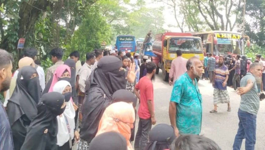 বাবুগঞ্জে বাসের ধাক্কায় মাদ্রাসা শিক্ষিকা নিহত, মহাসড়কে যানজট
