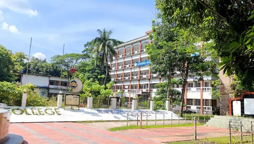 ৬৪ বছরেও অডিটোরিয়াম নেই ভোলা সরকারি কলেজে, মাঠেই চলে অনুষ্ঠান