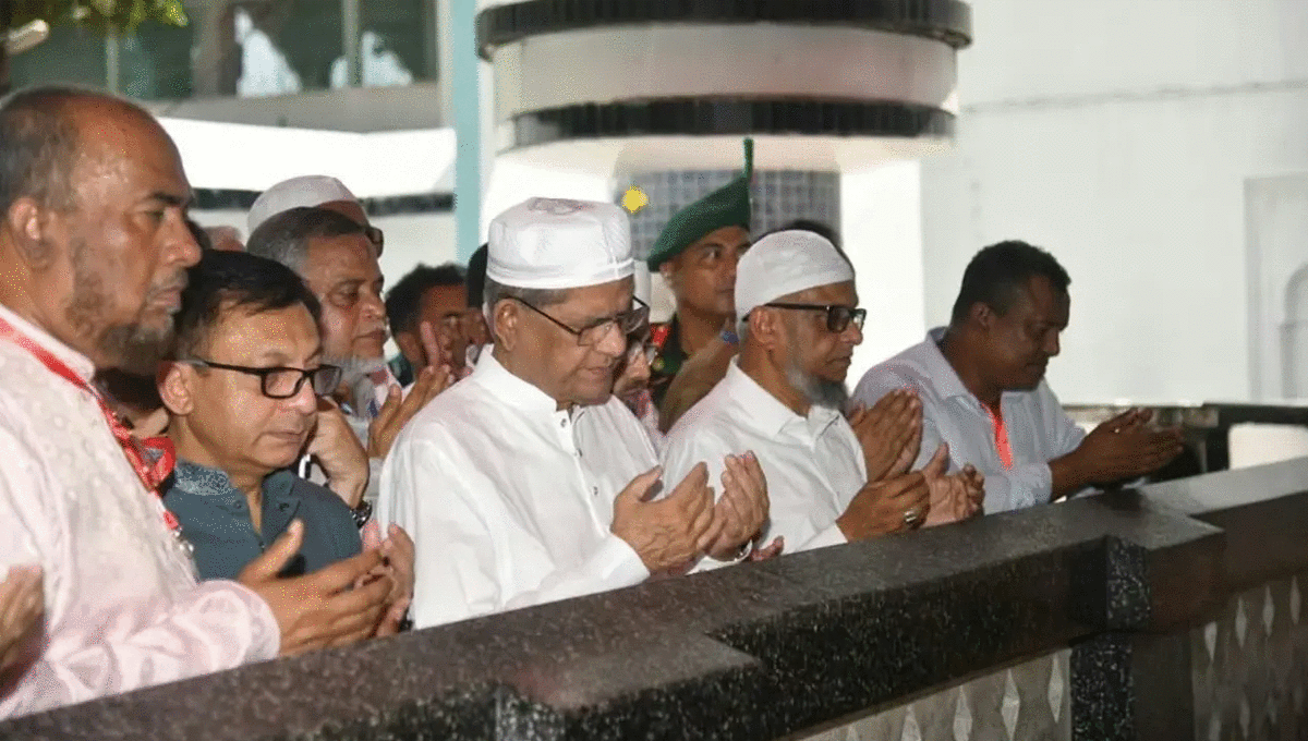 হজরত শাহজালাল (রহ.)-এর মাজার জিয়ারত করলেন রাষ্ট্রপতি