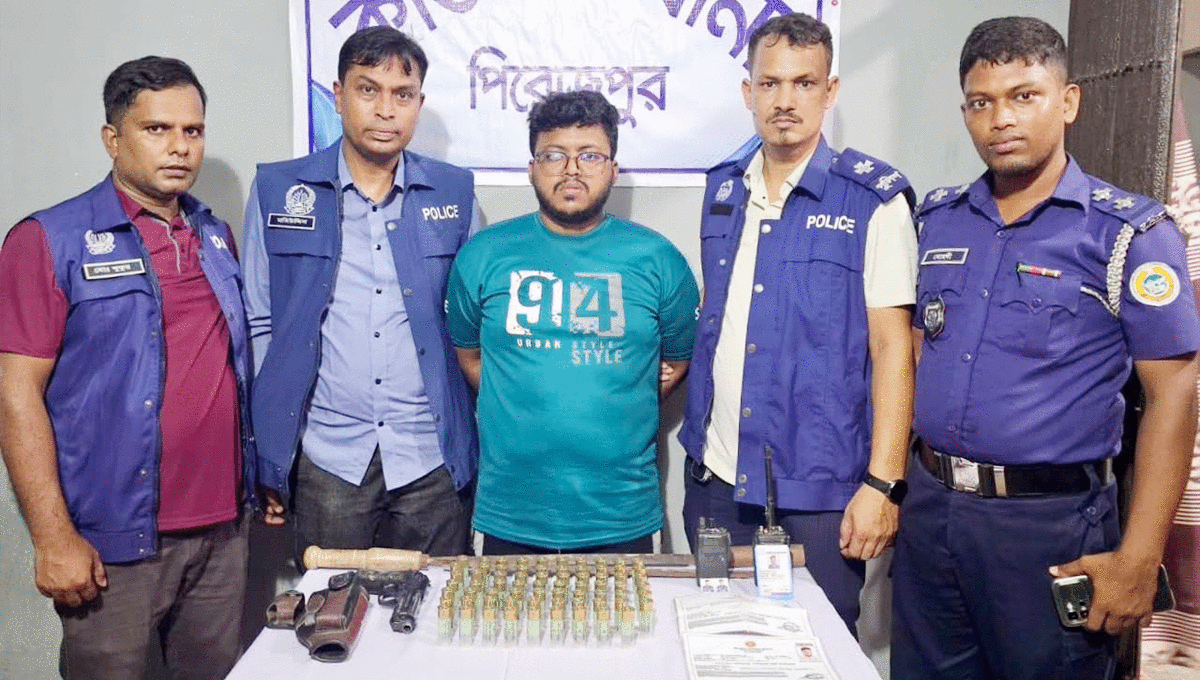 কাউখালীতে ৬৯ রাউন্ড কার্তুজ, ওয়াকিটকি ও ভুয়া পুলিশ আইডিসহ যুবক গ্রেফতার