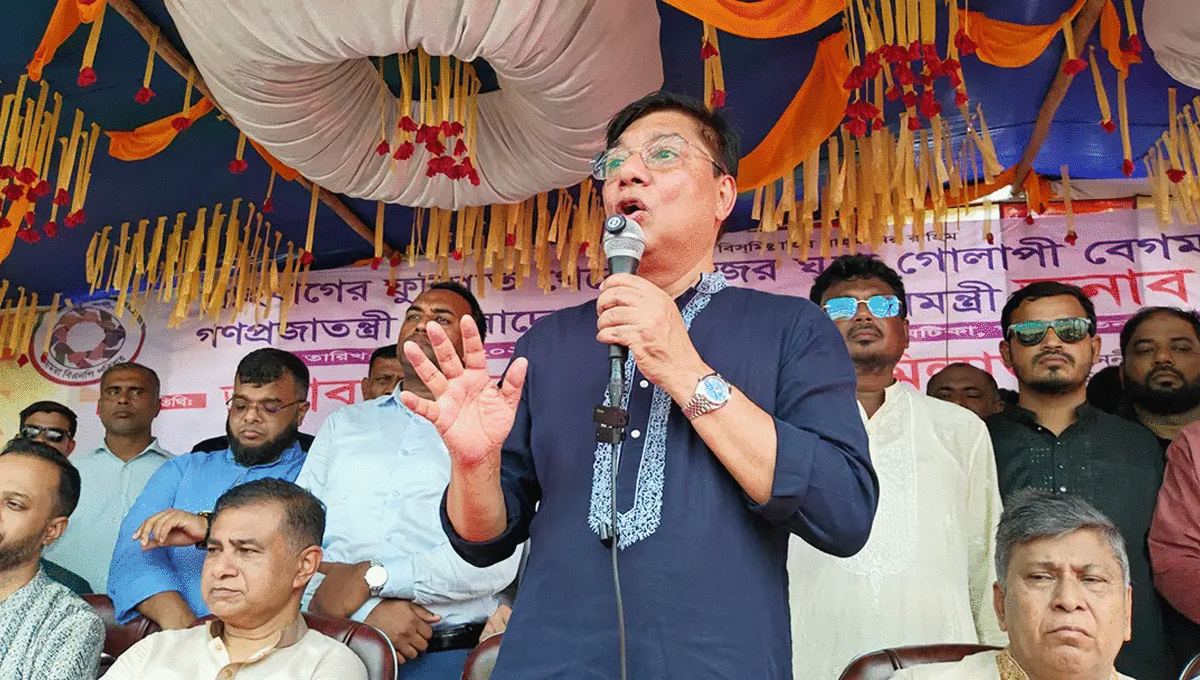 শেখ হাসিনা কালই আসুক, আমরা হাতকড়া দিয়ে রিসিভ করব: বিমানমন্ত্রী