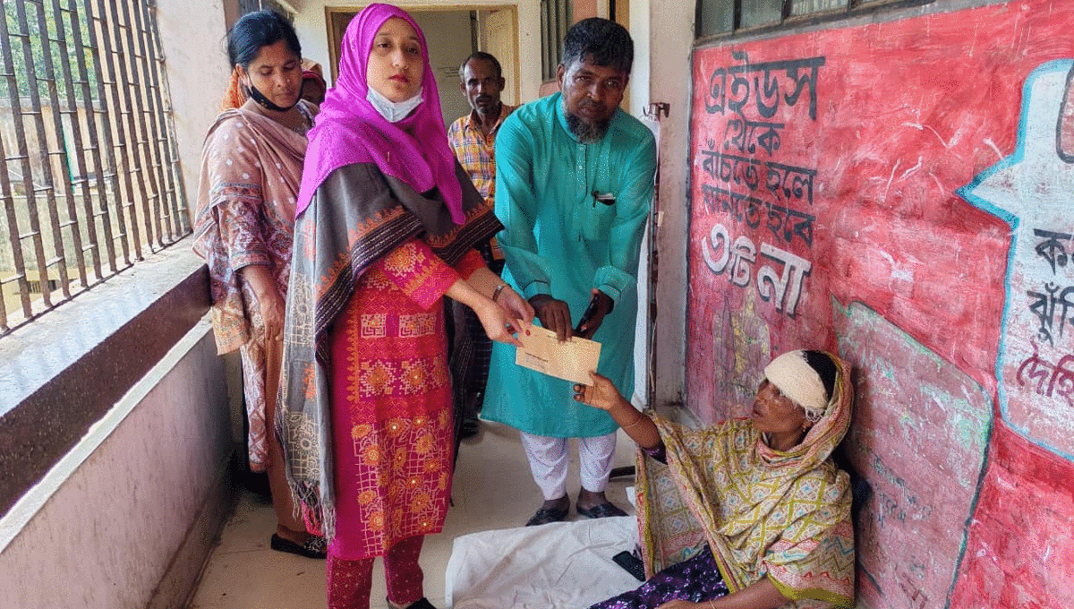 সুন্দরগঞ্জে শিয়ালের কামড়ে আহতদের মাঝে আর্থিক সহায়তা প্রদান