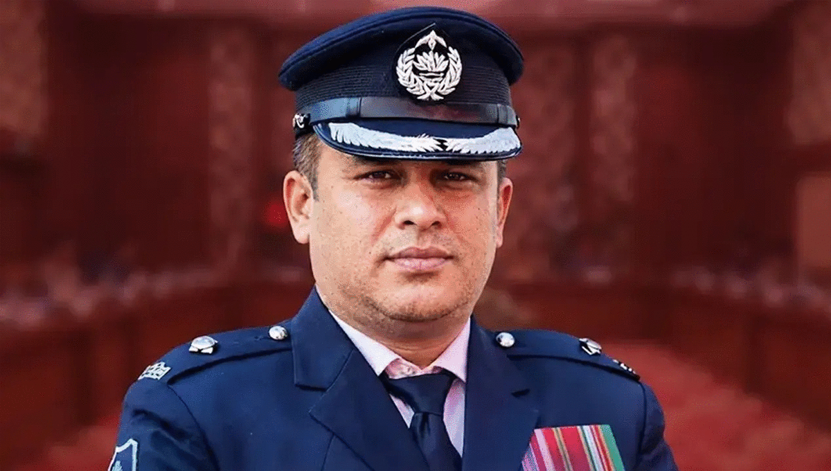 রাষ্ট্রদ্রোহ মামলায় ক্যান্টনমেন্ট থানার সেই ওসি রাকিবুল গ্রেফতার