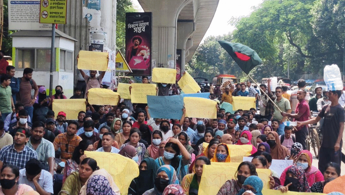 নিয়োগপত্রের দাবিতে শাহবাগে প্রাথমিকের নিয়োগবঞ্চিতদের অবস্থান