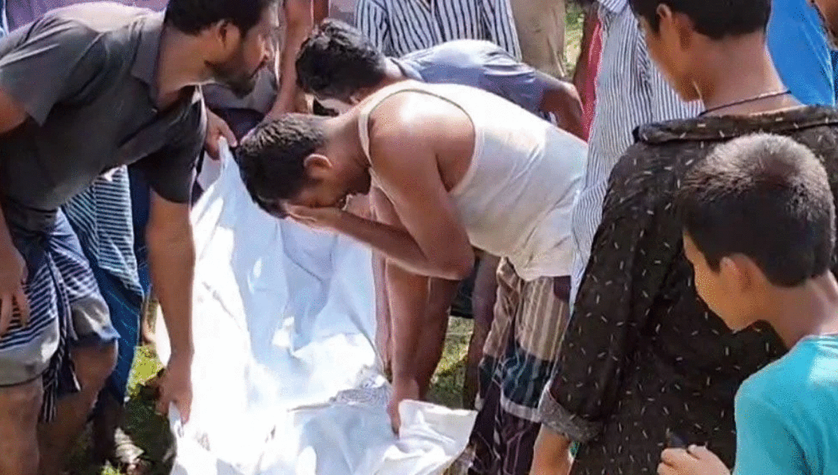 ডোবা থেকে ব্যবসায়ীর গলাকাটা মরদেহ উদ্ধার, অভিযুক্তের বাড়িতে আগুন