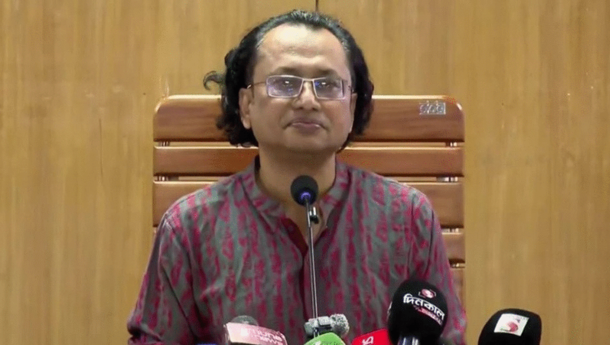 অন্তর্বর্তী সরকারের সময়ের তুলনায় এখন নৈরাজ্য কম: তথ্য উপদেষ্টা