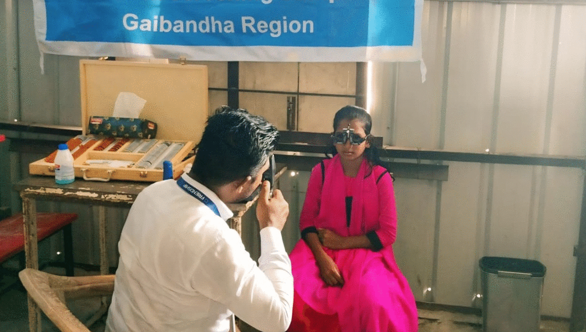 সুন্দরগঞ্জে ১০৪ শিক্ষার্থীর বিনামূল্যে চক্ষু পরীক্ষা