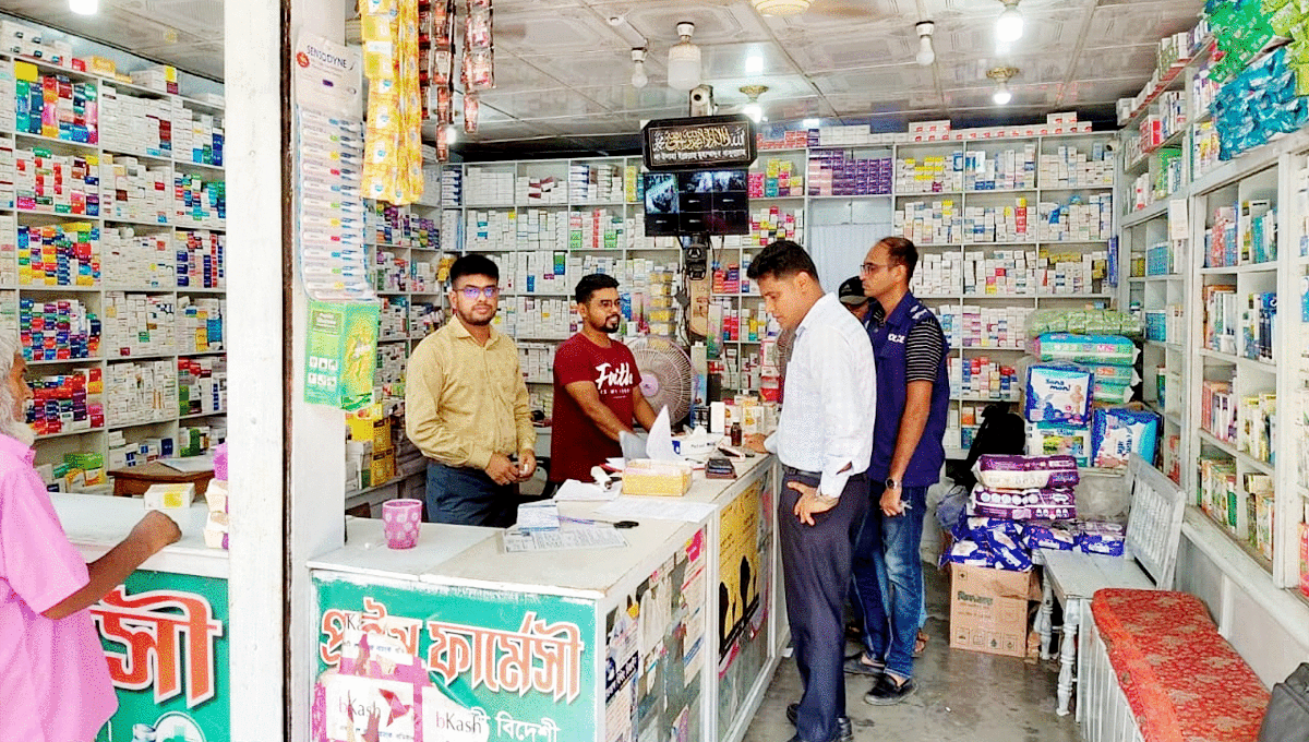 নেছারাবাদে মেয়াদোত্তীর্ণ ওষুধ রাখায় দুই ফার্মেসি ব্যবসায়ীকে জরিমানা