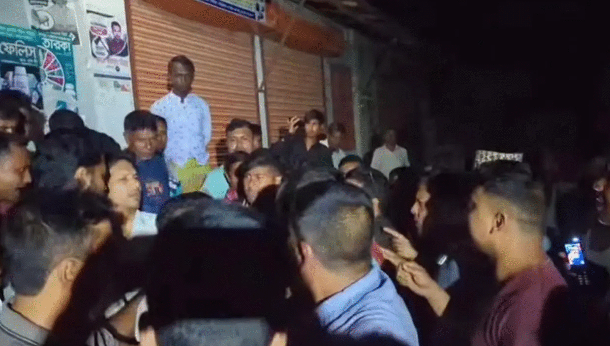 গাইবান্ধায় ১৫০ বস্তা ইউরিয়া সার জব্দ, ব্যবসায়ীকে জরিমানা