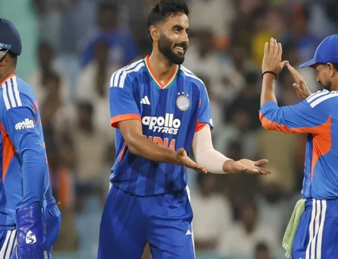 ৪২ বলে সেঞ্চুরি আইয়ারের, ওয়েস্ট ইন্ডিজকে সহজেই হারাল ভারত