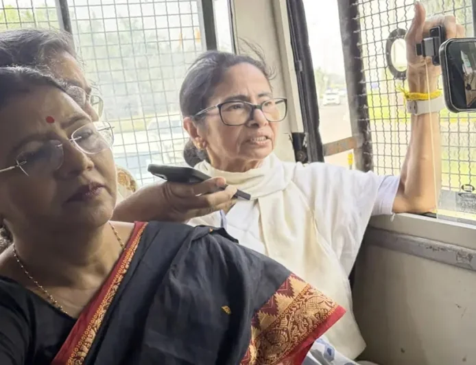 পশ্চিমবঙ্গের সাবেক মুখ্যমন্ত্রী মমতা দিল্লিতে আটক