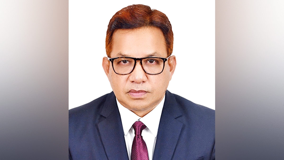প্রশাসনে নতুন দিগন্ত, সচিব কামরুজ্জামান চৌধুরী