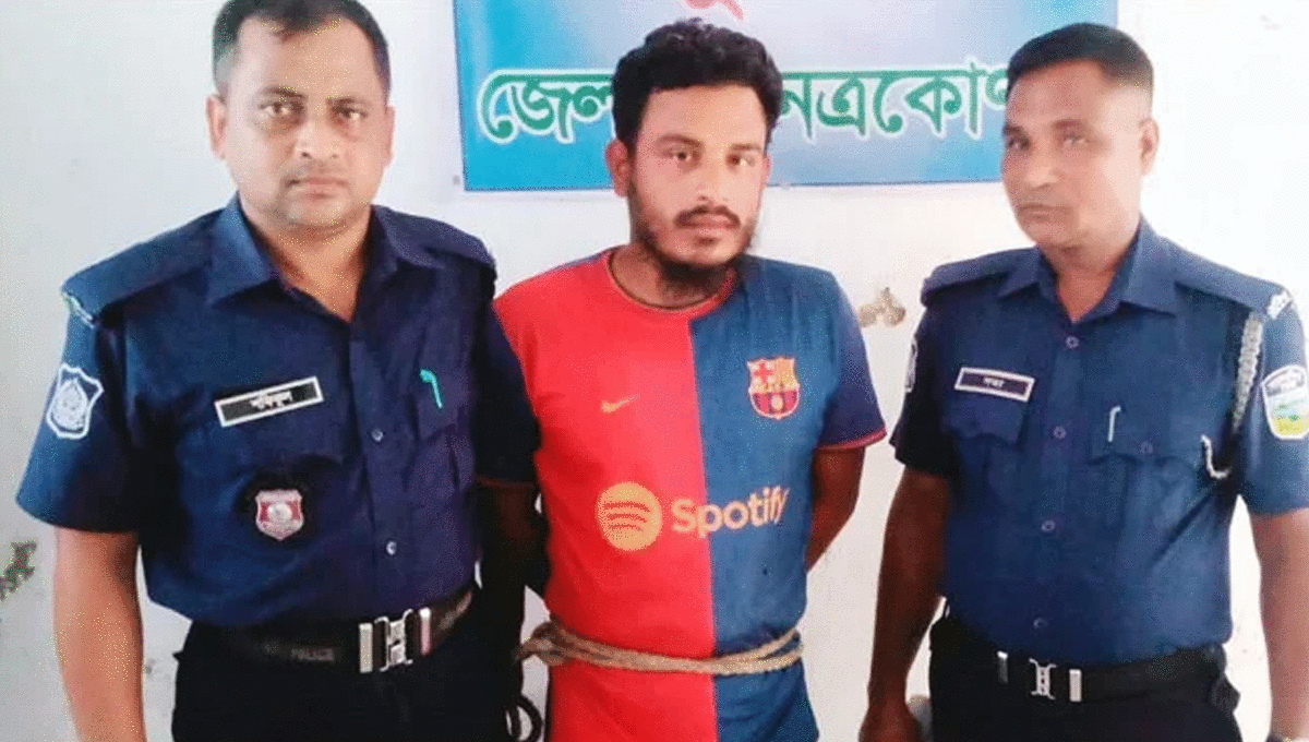 বিনামূল্যে সিগারেট না দেওয়ায় দোকানির শরীরে আগুন