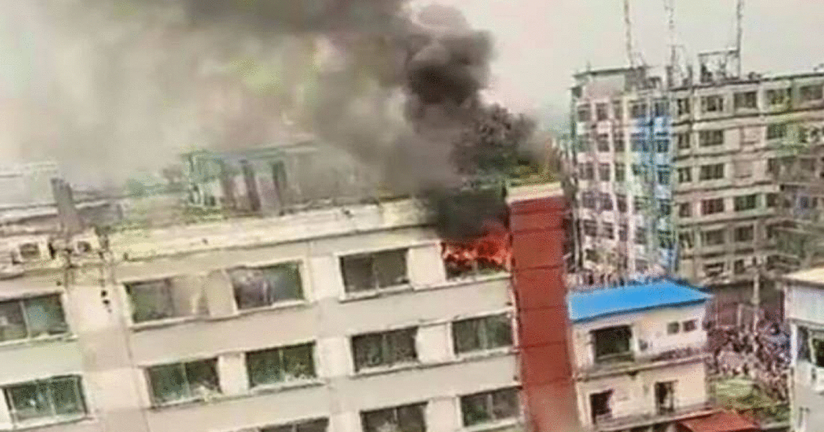 গার্মেন্টসে আগুন: ৯ ইউনিটের চেষ্টা, ৩ ঘণ্টায়ও নিয়ন্ত্রণে আসেনি