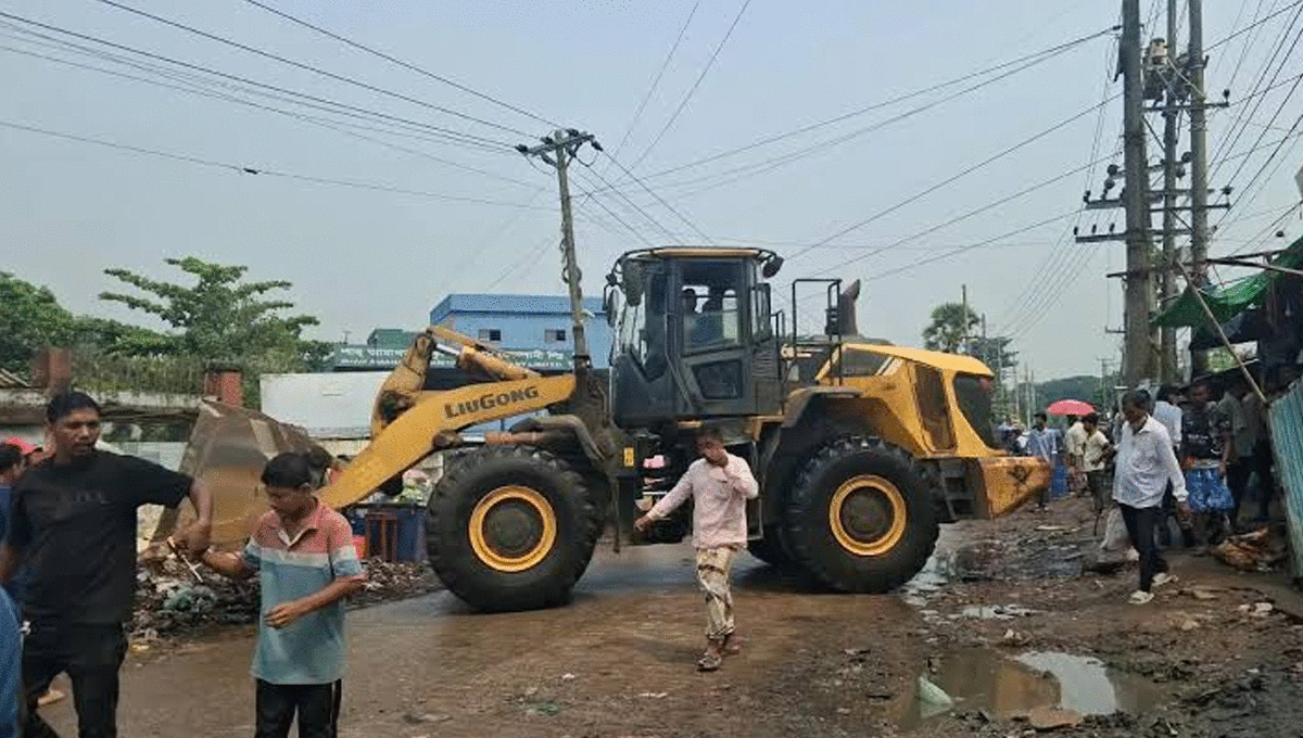 চট্টগ্রামে সিডিএর অভিযানে অবৈধ দোকান ও স্থাপনা উচ্ছেদ