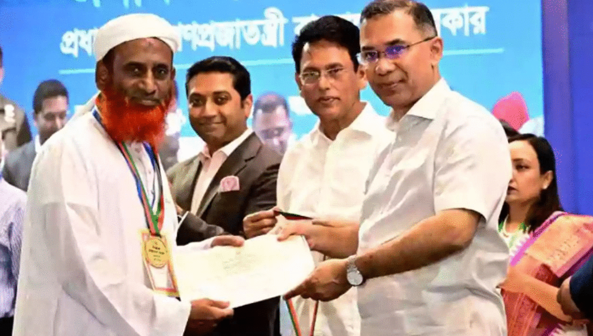 ১০২ গুণী শিক্ষককে সম্মাননা দিল সরকার